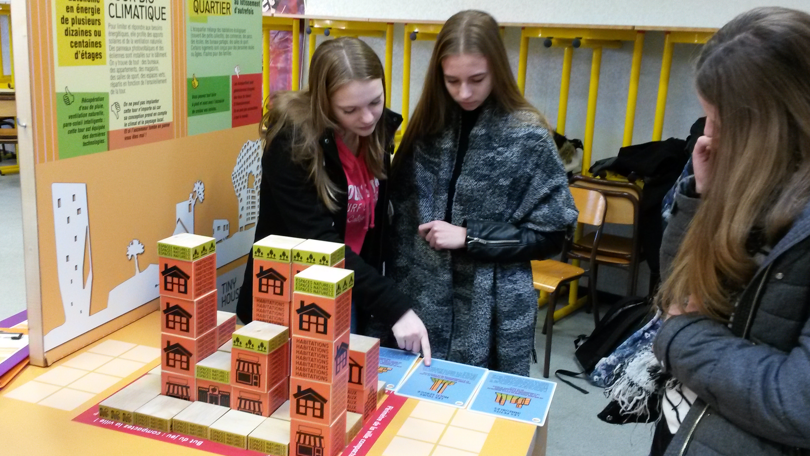 Les élèves du lycée Jean Rostand de Caen découvre l'exposition 