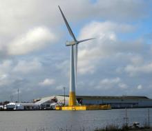 L'éolienne Floatgen dans les bassins de Saint-Nazaire (© MER ET MARINE)